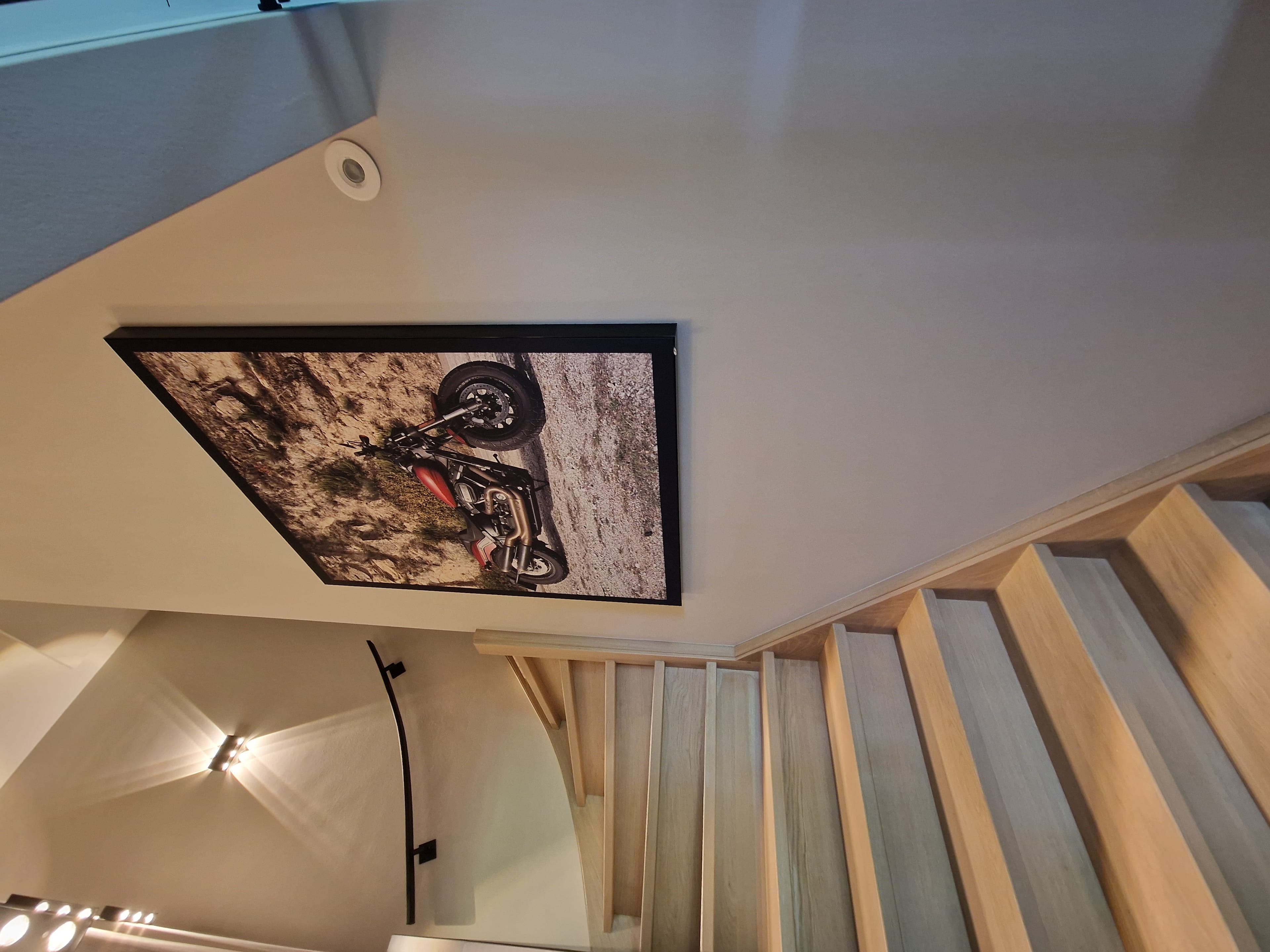 Akoestisch fotopaneel in het trappenhuis