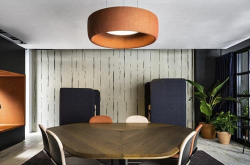 Gestoffeerde akoestische lamp