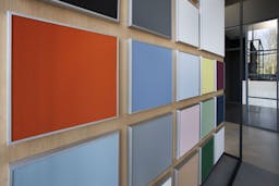 Showroom EASY Noise Control - akoestische plafondeilanden kleuren