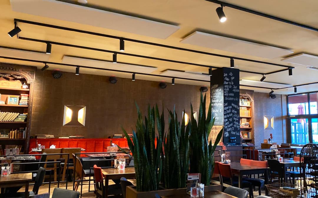 Plafondeilanden restaurant in den Boekenkast