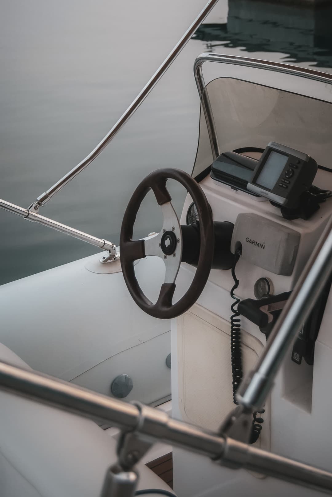 Isoleren stuurkast boot