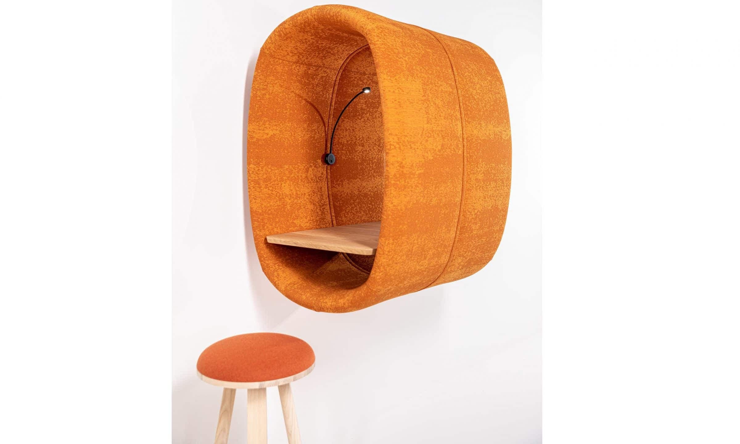 Akoestisch wandelement als extra werk- of belplek in privacy